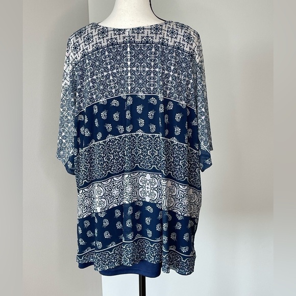 Catherines size 2X top blue lined - Picture 3 of 8